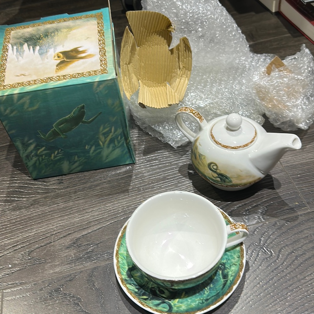 Litjoy Harry Potter teapot, cup and saucer set